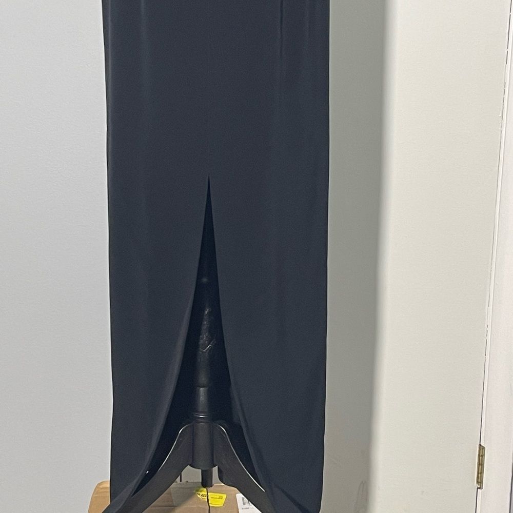 Tahari Vintage Black Low V-Neck Gown Size 6 - Picture 13 of 15